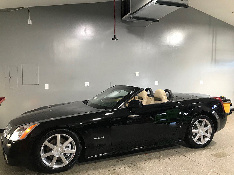 Used 2007 Cadillac XLR RWD image 13