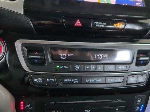 Used 2018 Honda Pilot Elite image 25