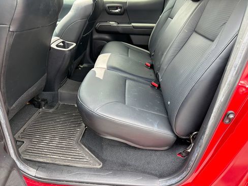 Used 2023 Toyota Tacoma TRD Sport w/ TRD Premium Sport Package AWD/4WD image 18