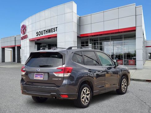 Used 2020 Subaru Forester Premium AWD/4WD image 5