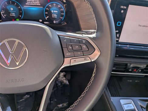 Used 2025 Volkswagen Atlas SE image 23