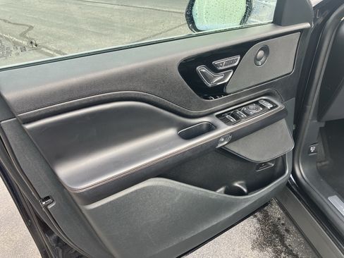 Used 2024 Lincoln Aviator Reserve AWD/4WD image 18