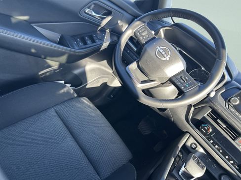 Used 2025 Nissan Rogue SV AWD/4WD image 40