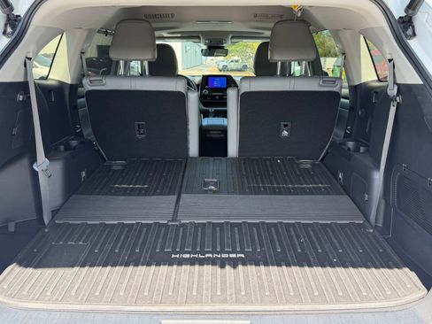 Used 2023 Toyota Highlander XLE image 30
