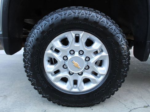 Used 2023 Chevrolet Silverado 2500 LTZ w/ LTZ Plus Package image 40