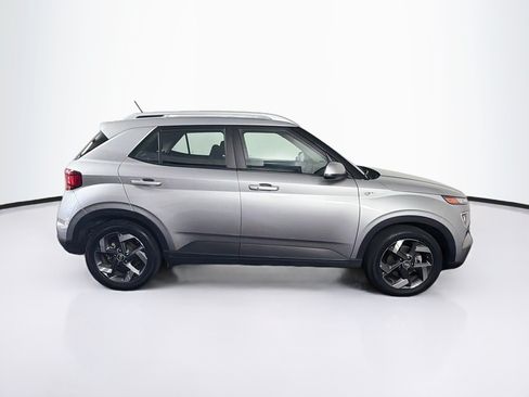 Used 2025 Hyundai Venue SEL FWD image 10