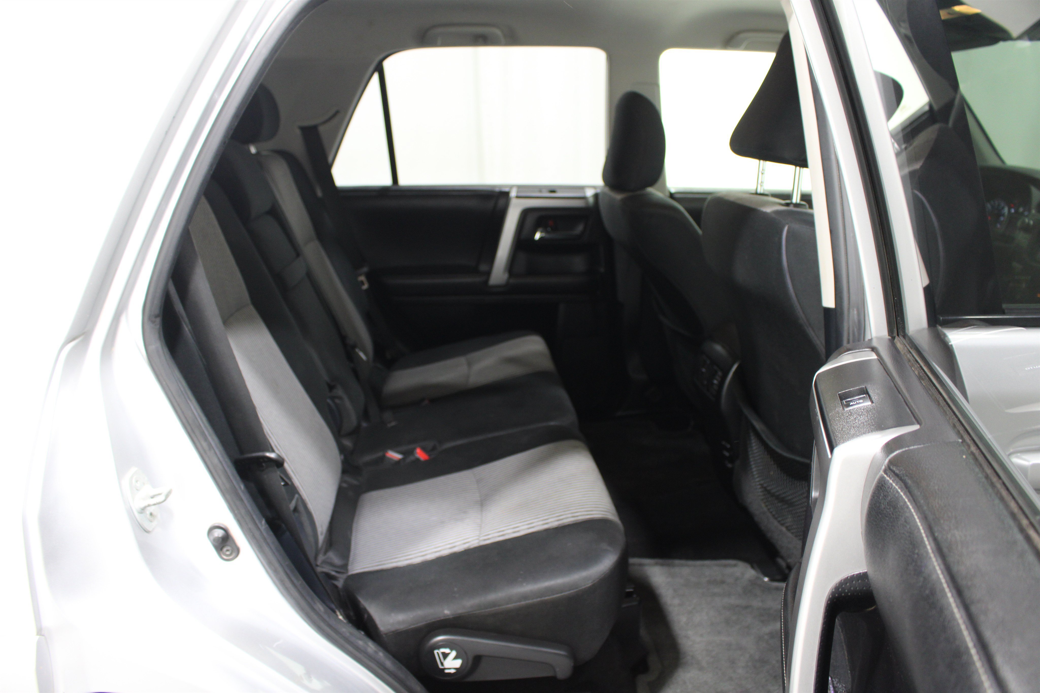 Used 2014 Toyota 4Runner SR5 AWD/4WD image 24