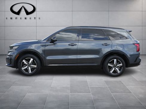 Used 2022 Kia Sorento EX w/ Panoramic Sunroof Package FWD image 4