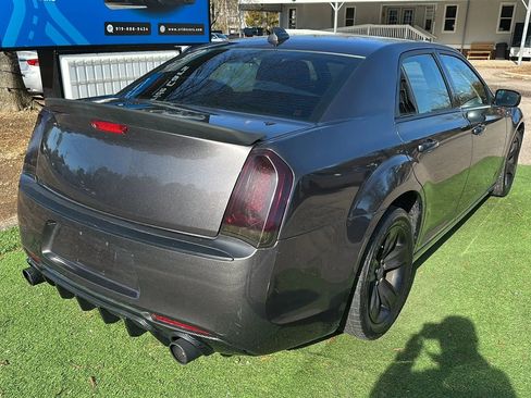 Used 2017 Chrysler 300 Limited image 8