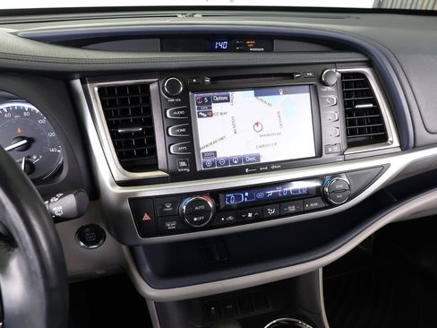 Used 2017 Toyota Highlander Limited FWD image 48