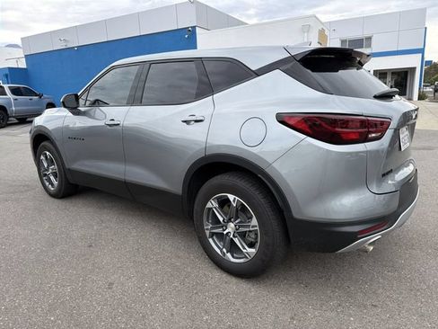 Used 2023 Chevrolet Blazer LT FWD image 3