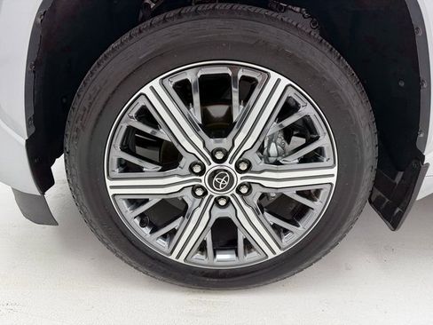 Used 2024 Toyota Sequoia Capstone image 7