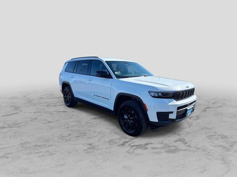 Certified 2024 Jeep Grand Cherokee L Laredo image 2