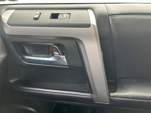 Used 2019 Toyota 4Runner SR5 AWD/4WD image 21