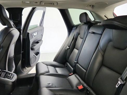 Used 2023 Volvo XC60 B5 Ultimate w/ Climate Package image 31