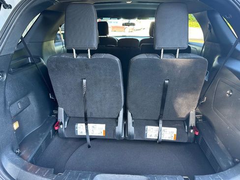 Used 2018 Ford Explorer XLT image 28