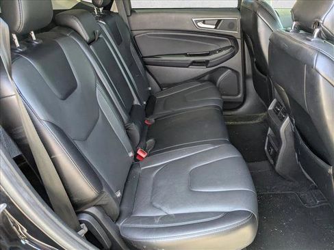 Used 2018 Ford Edge Titanium FWD image 19