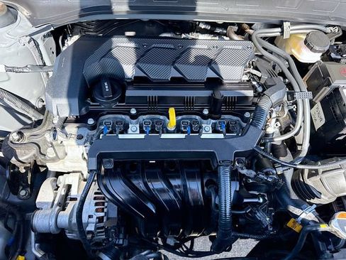 Used 2025 Hyundai Venue SEL FWD image 28