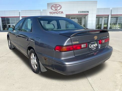 Used 1997 Toyota Camry LE w/ Leather Trim Pkg FWD image 3