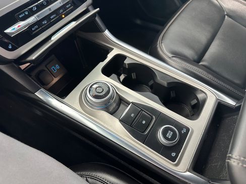 Used 2022 Ford Explorer XLT w/ Equipment Group 202A image 20