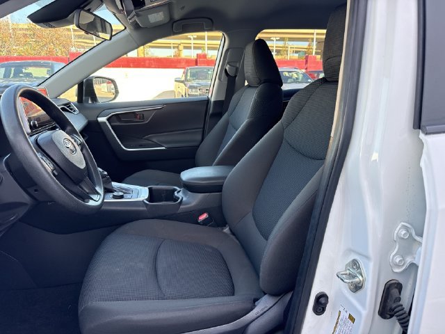 Certified 2025 Toyota RAV4 LE AWD/4WD image 27