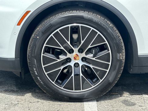 New 2025 Porsche Macan Electric image 25