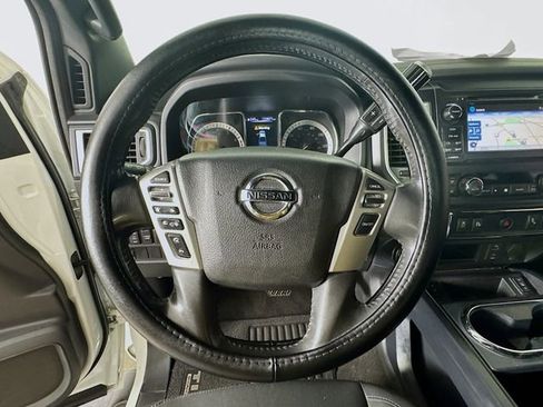 Used 2018 Nissan Titan SV w/ SV Convenience Package image 14