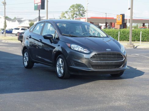Used 2018 Ford Fiesta SE FWD image 3