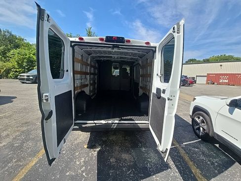 Used 2025 RAM ProMaster 2500 w/ U-Haul Equipment Group FWD image 18