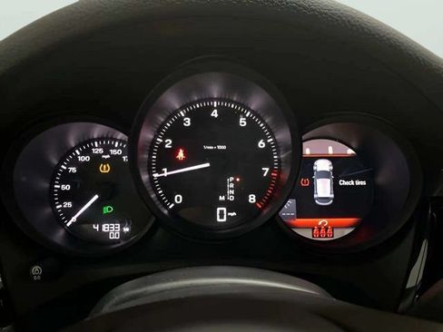 Used 2022 Porsche Macan AWD/4WD image 10