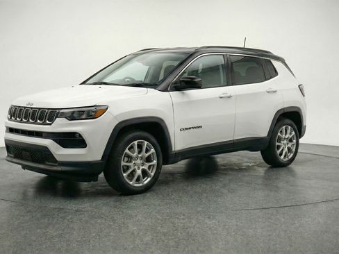 Used 2025 Jeep Compass Limited image 3