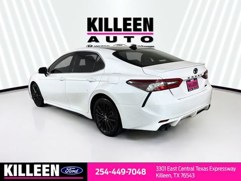 Used 2022 Toyota Camry XSE FWD image 7