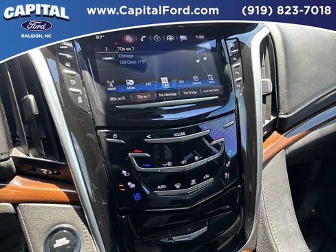 Used 2020 Cadillac Escalade Premium Luxury AWD/4WD image 27