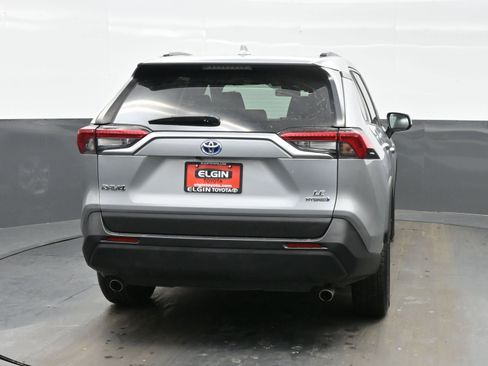 Used 2019 Toyota RAV4 LE image 5