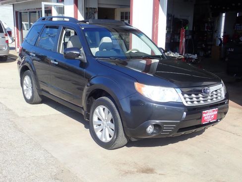 Used 2013 Subaru Forester 2.5X Premium w/ Popular Pkg 3 image 24