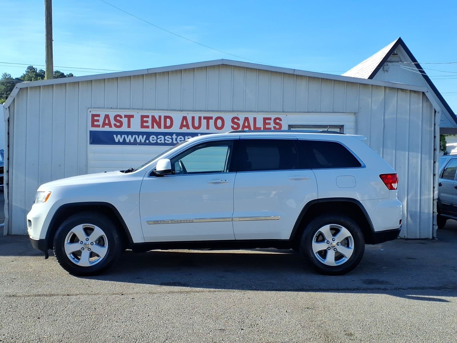 Used 2013 Jeep Grand Cherokee Laredo AWD/4WD image 2