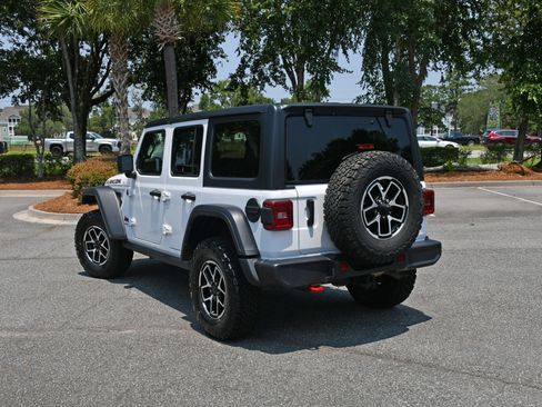Used 2024 Jeep Wrangler Unlimited Rubicon AWD/4WD image 3