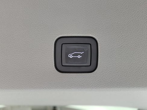 Used 2025 Cadillac XT6 Premium Luxury FWD image 9