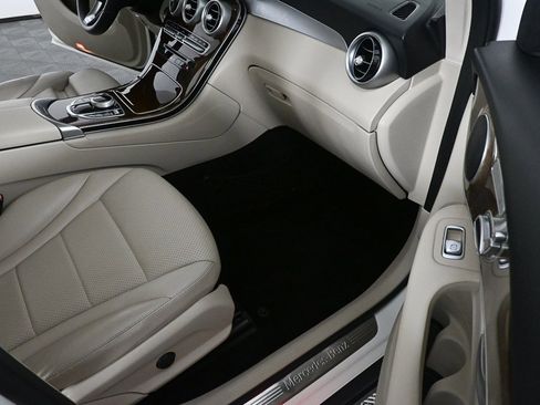 Used 2018 Mercedes-Benz GLC 300 image 24