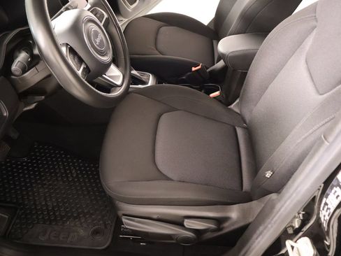 Used 2023 Jeep Renegade Latitude AWD/4WD image 11