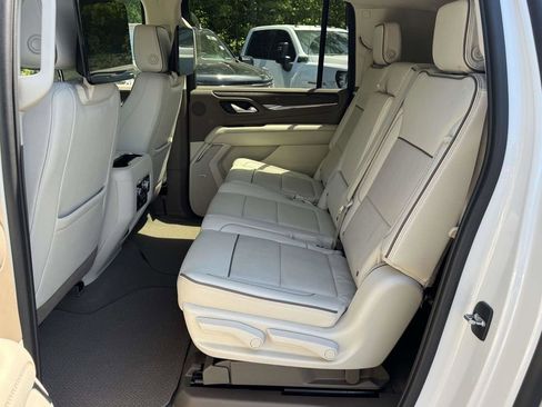 Used 2023 GMC Yukon XL Denali AWD/4WD image 18