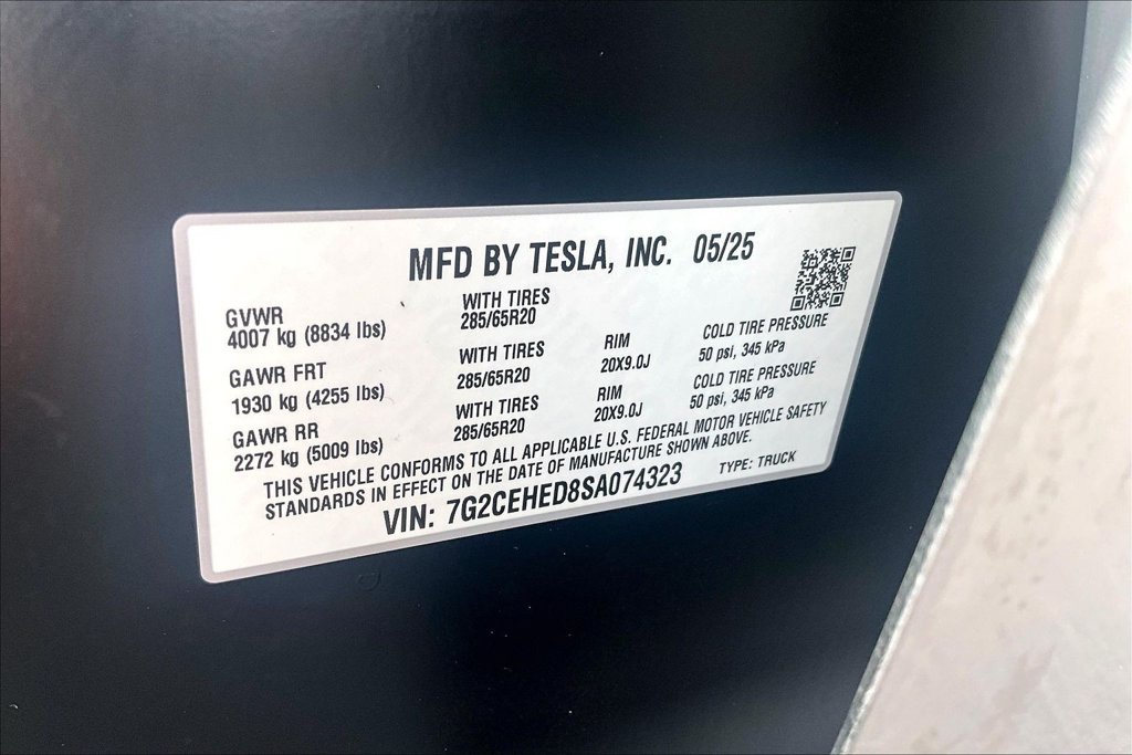 Used 2025 Tesla Cybertruck AWD Crew Cab image 32