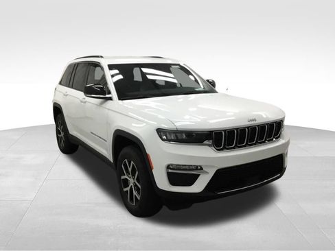 Used 2024 Jeep Grand Cherokee Limited AWD/4WD image 3