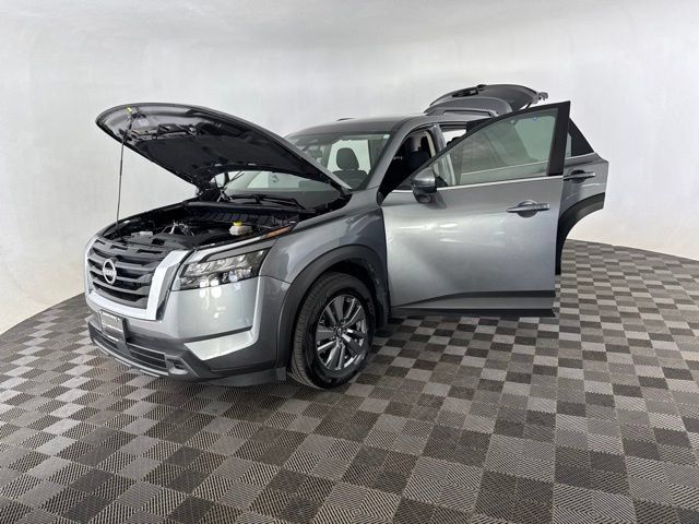 Certified 2025 Nissan Pathfinder SV w/ Cargo Package AWD/4WD image 10
