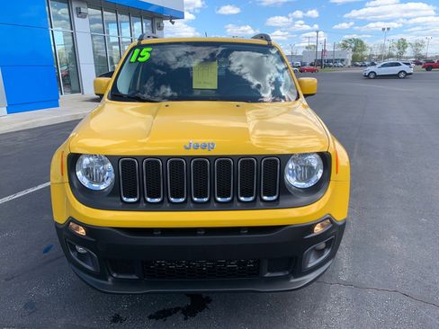Used 2015 Jeep Renegade Latitude AWD/4WD image 2