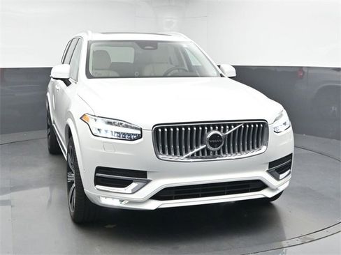 Used 2024 Volvo XC90 B5 Plus w/ Protection Package Premier image 2