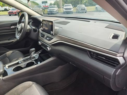 Used 2024 Nissan Altima 2.5 SV FWD image 33