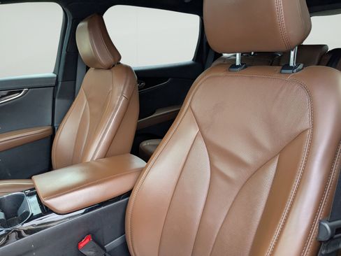 Used 2022 Lincoln Nautilus Reserve FWD image 11
