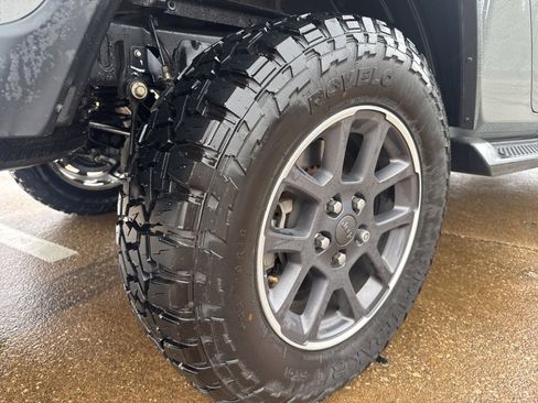 Used 2021 Jeep Gladiator Sport image 13