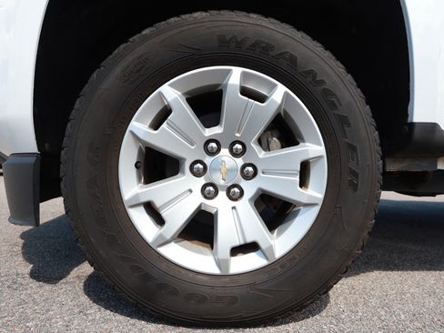 Used 2020 Chevrolet Colorado LT w/ Safety Package RWD image 9